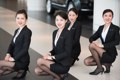 禮儀訓練，為何要“咬吸管、頭頂書”？